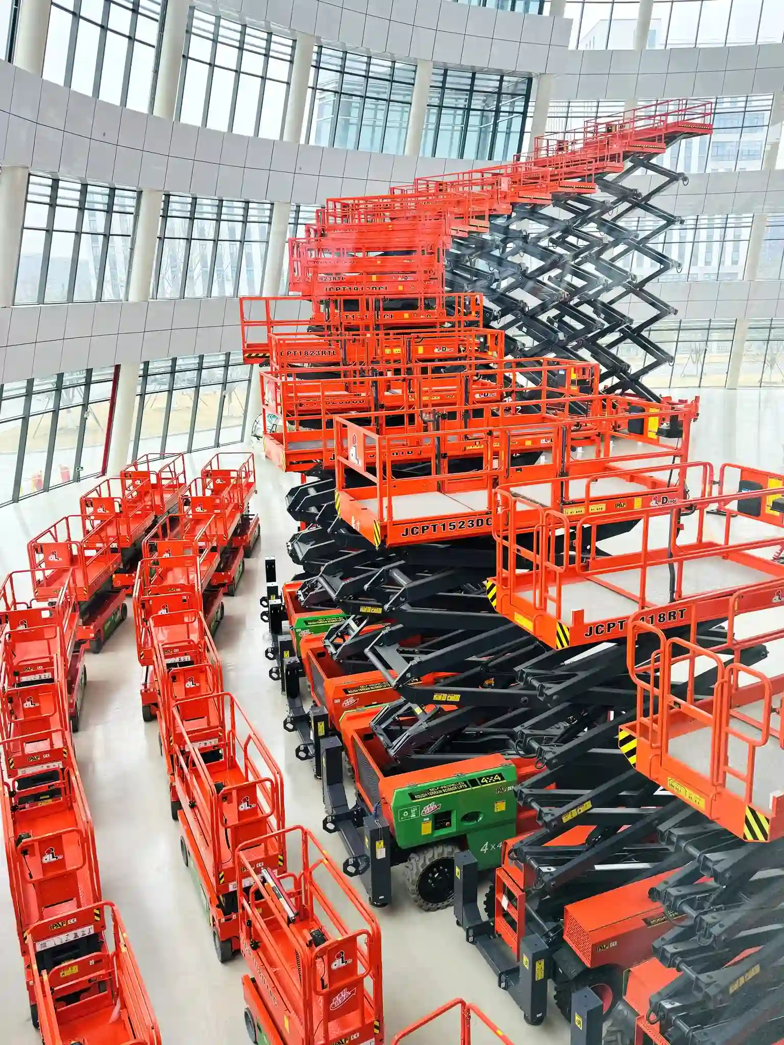 รถกระเช้าขากรรไกร เอ็กลิฟท์ x-lift